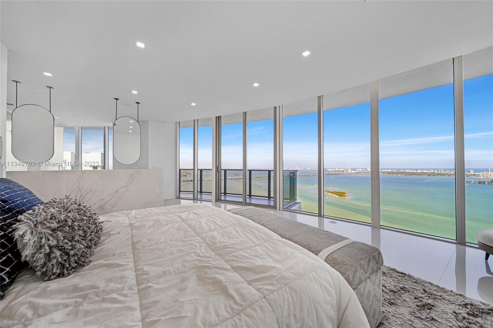 ARIA ON THE BAY - Residential