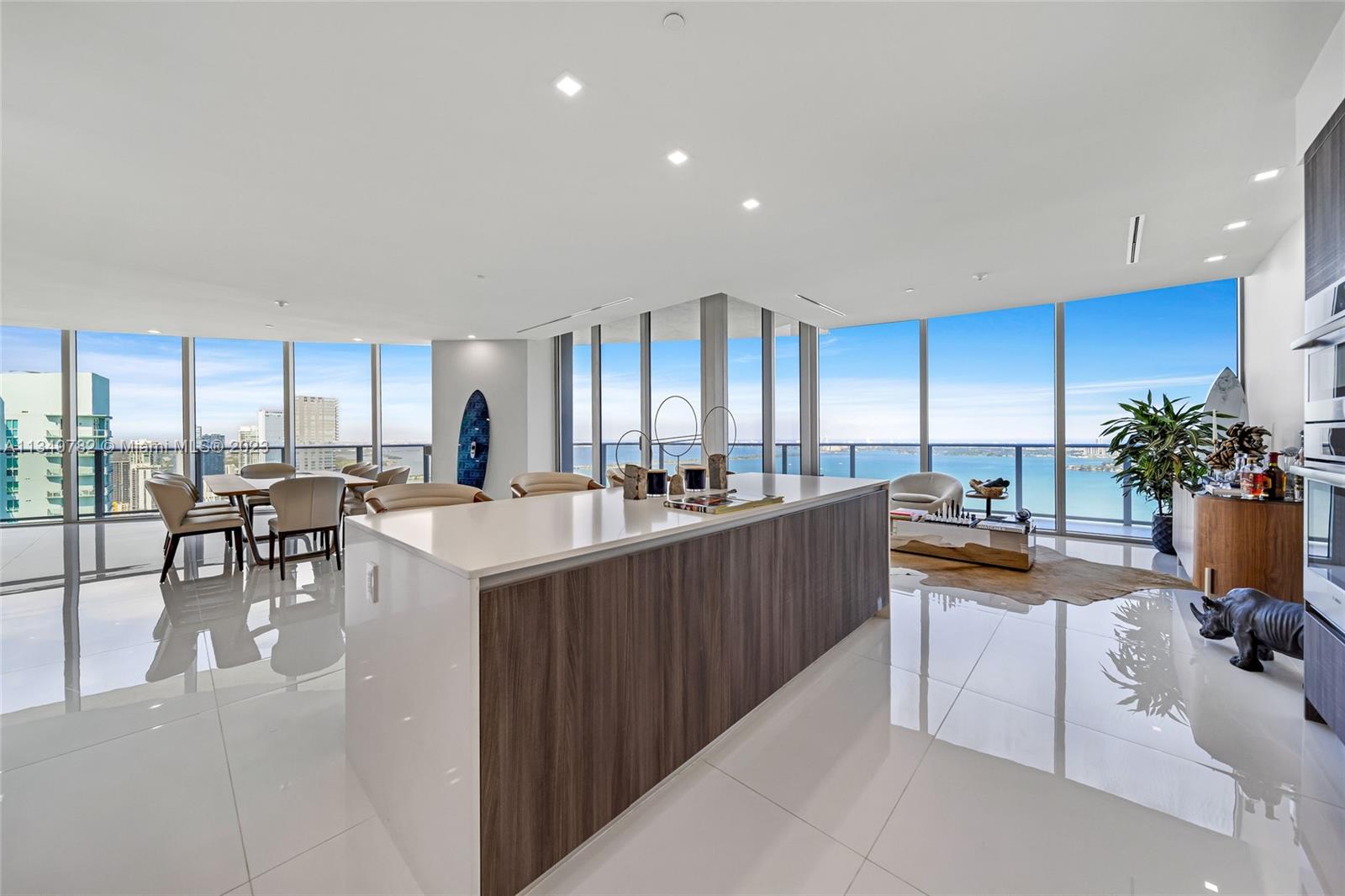 ARIA ON THE BAY - Residential