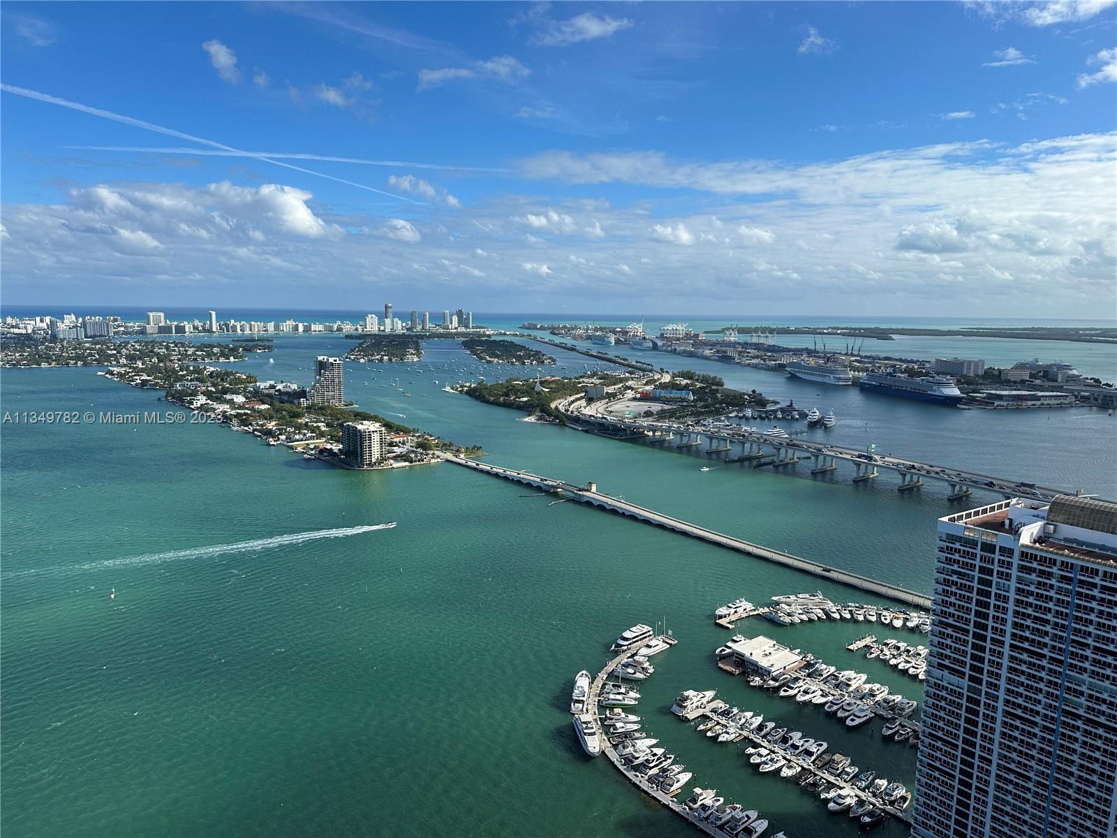 ARIA ON THE BAY - Residential