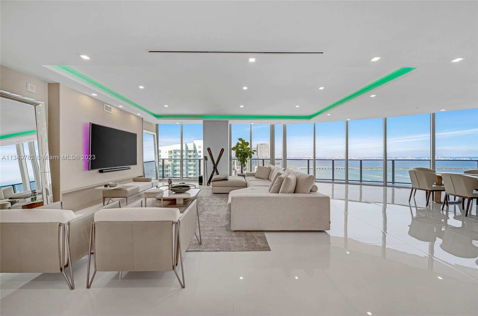 ARIA ON THE BAY - Residential
