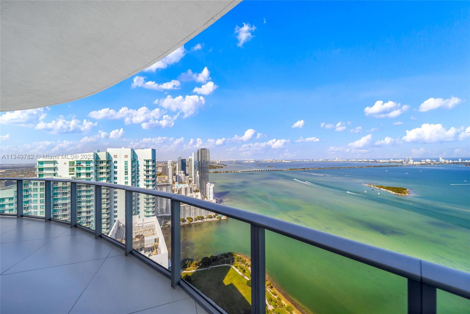 ARIA ON THE BAY - Residential