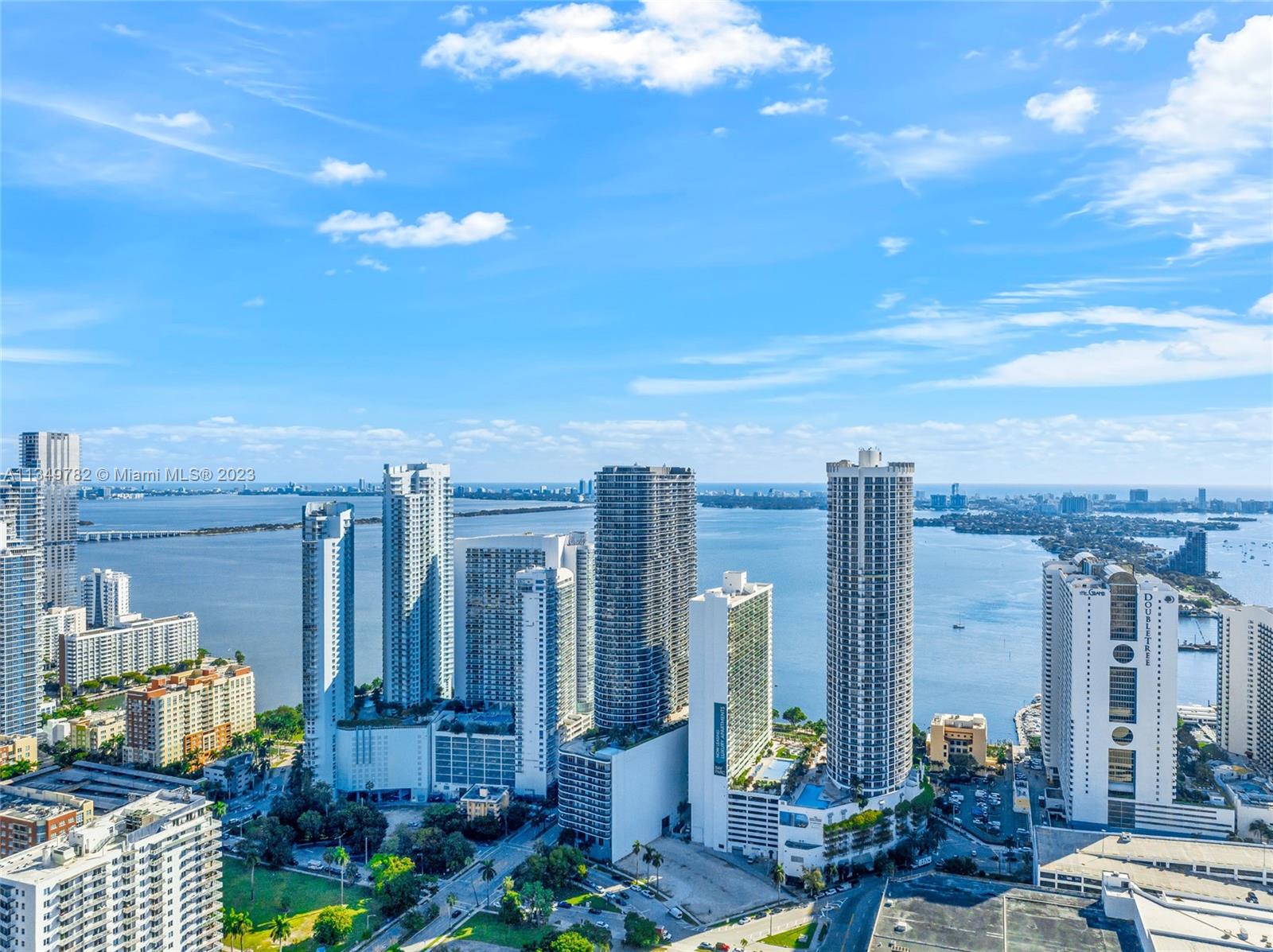 ARIA ON THE BAY - Residential