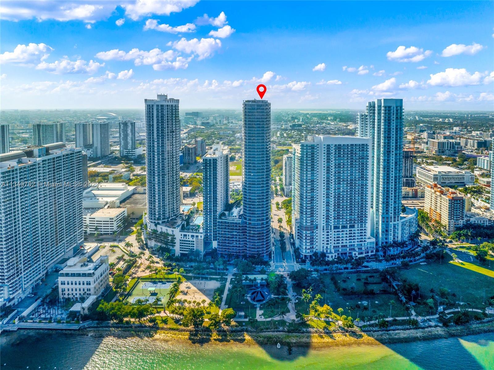 ARIA ON THE BAY - Residential