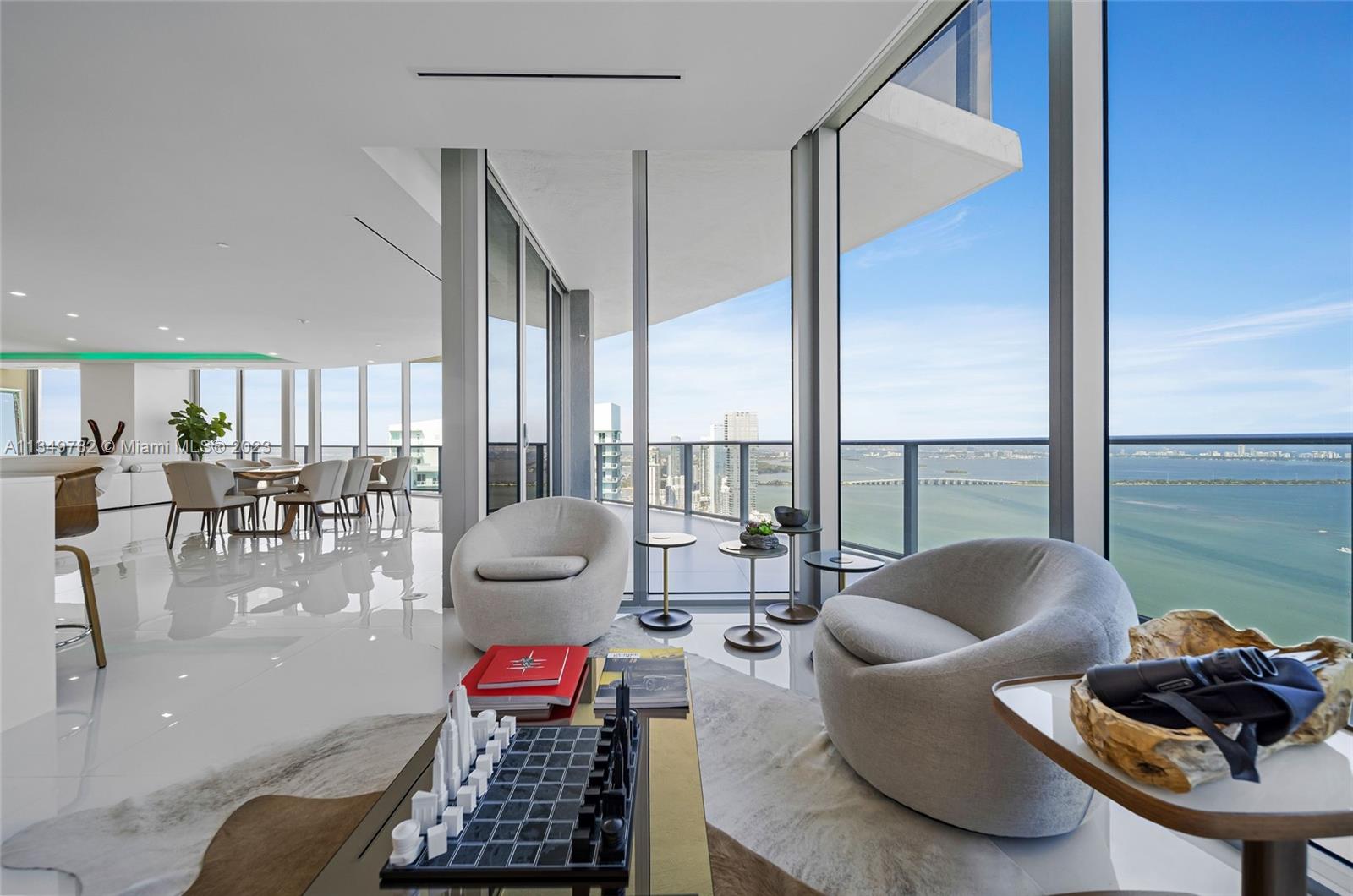 ARIA ON THE BAY - Residential