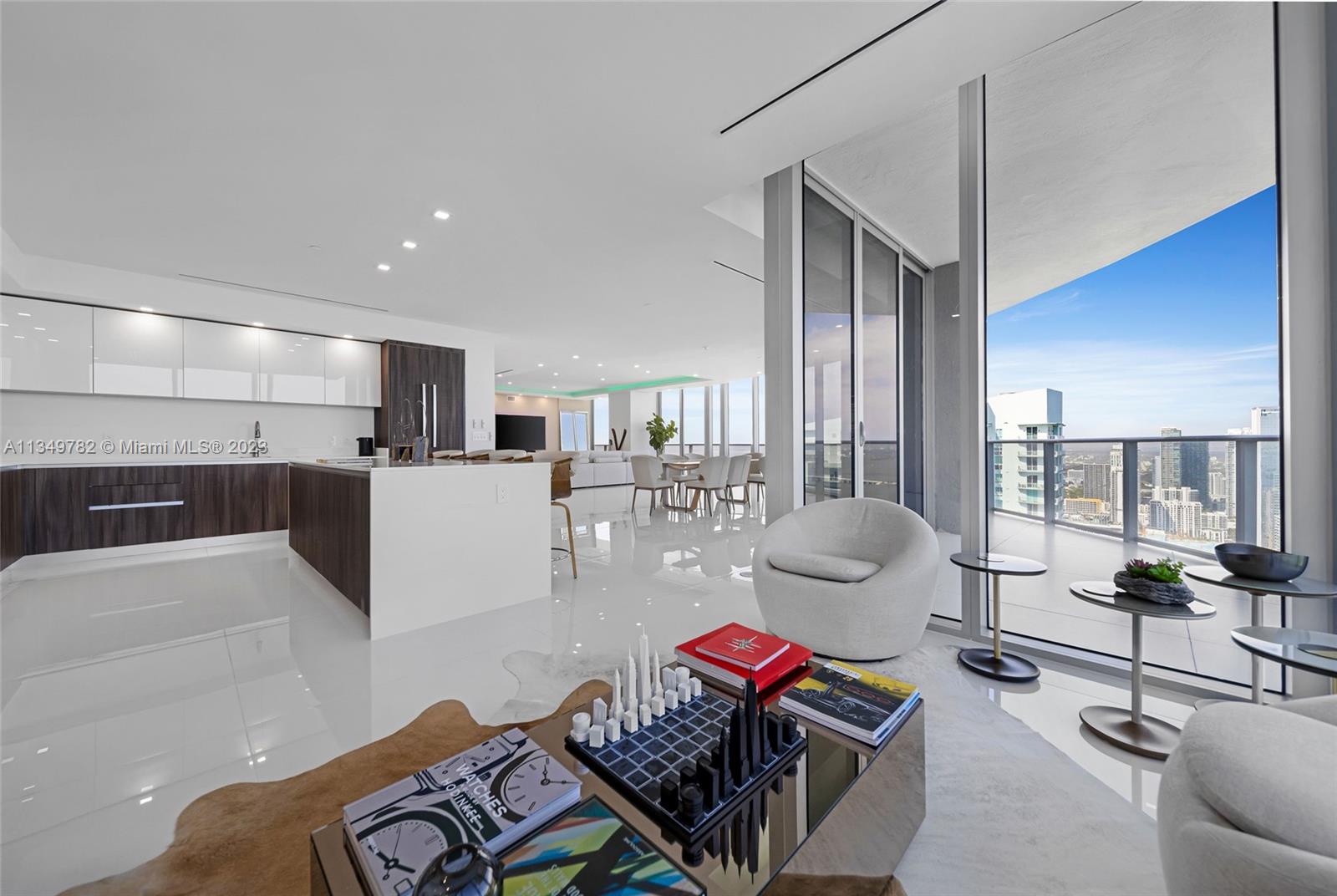 ARIA ON THE BAY - Residential