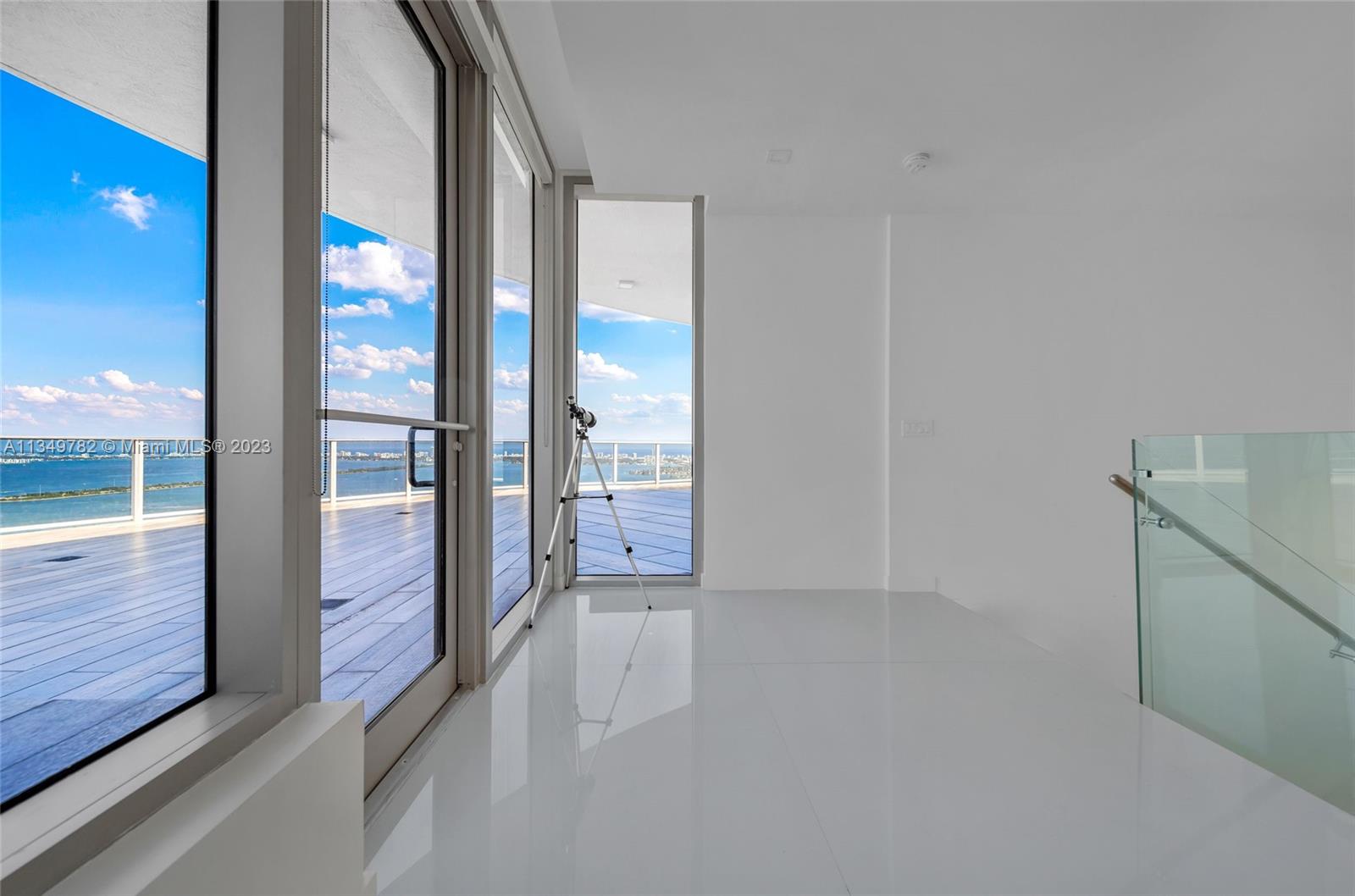 ARIA ON THE BAY - Residential