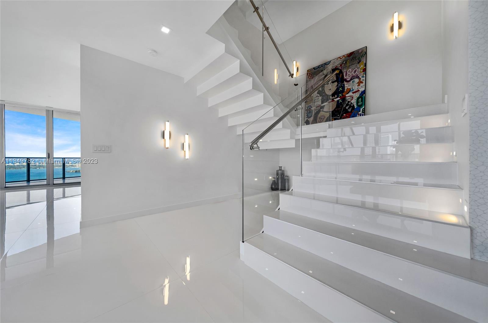 ARIA ON THE BAY - Residential