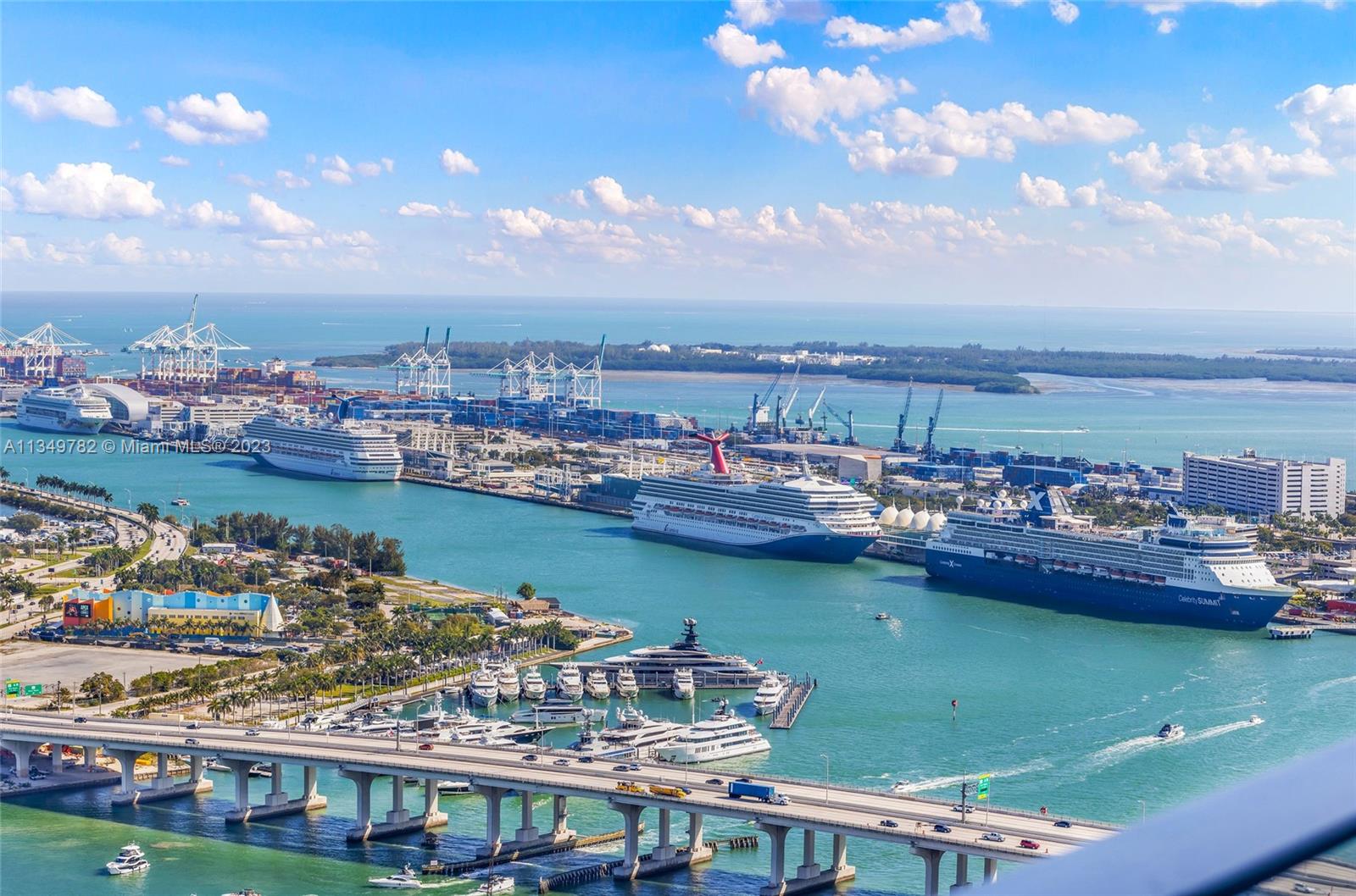 ARIA ON THE BAY - Residential