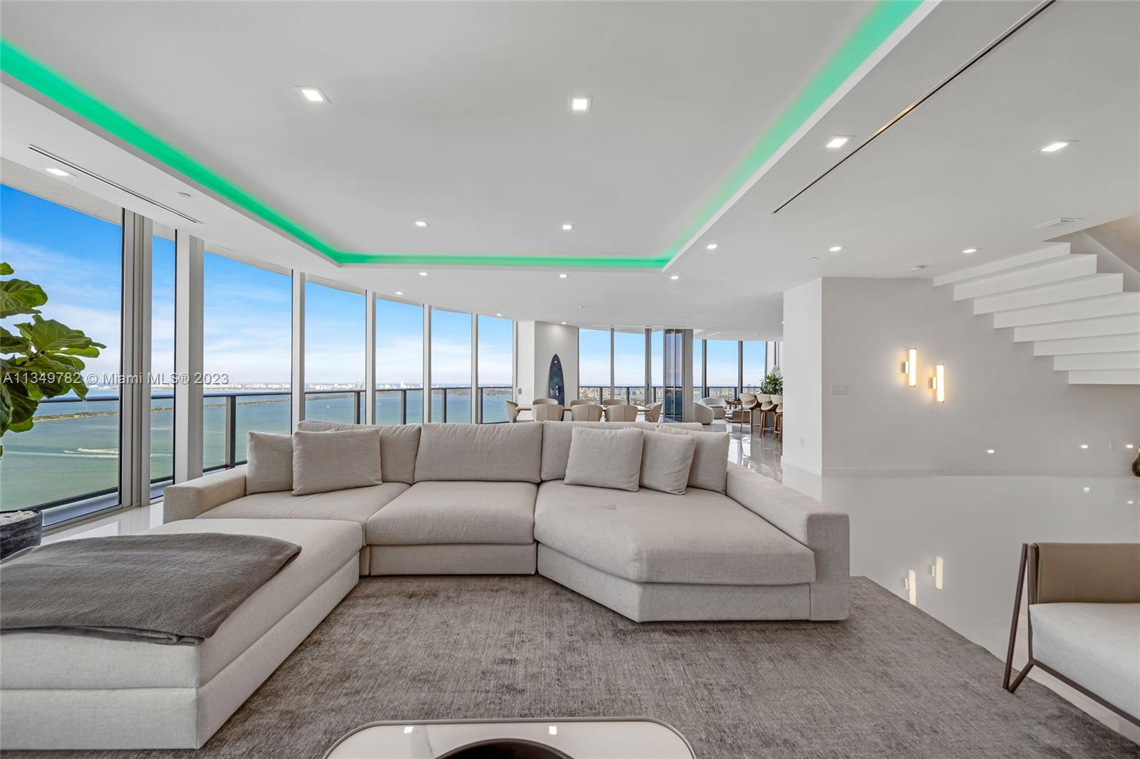 ARIA ON THE BAY - Residential