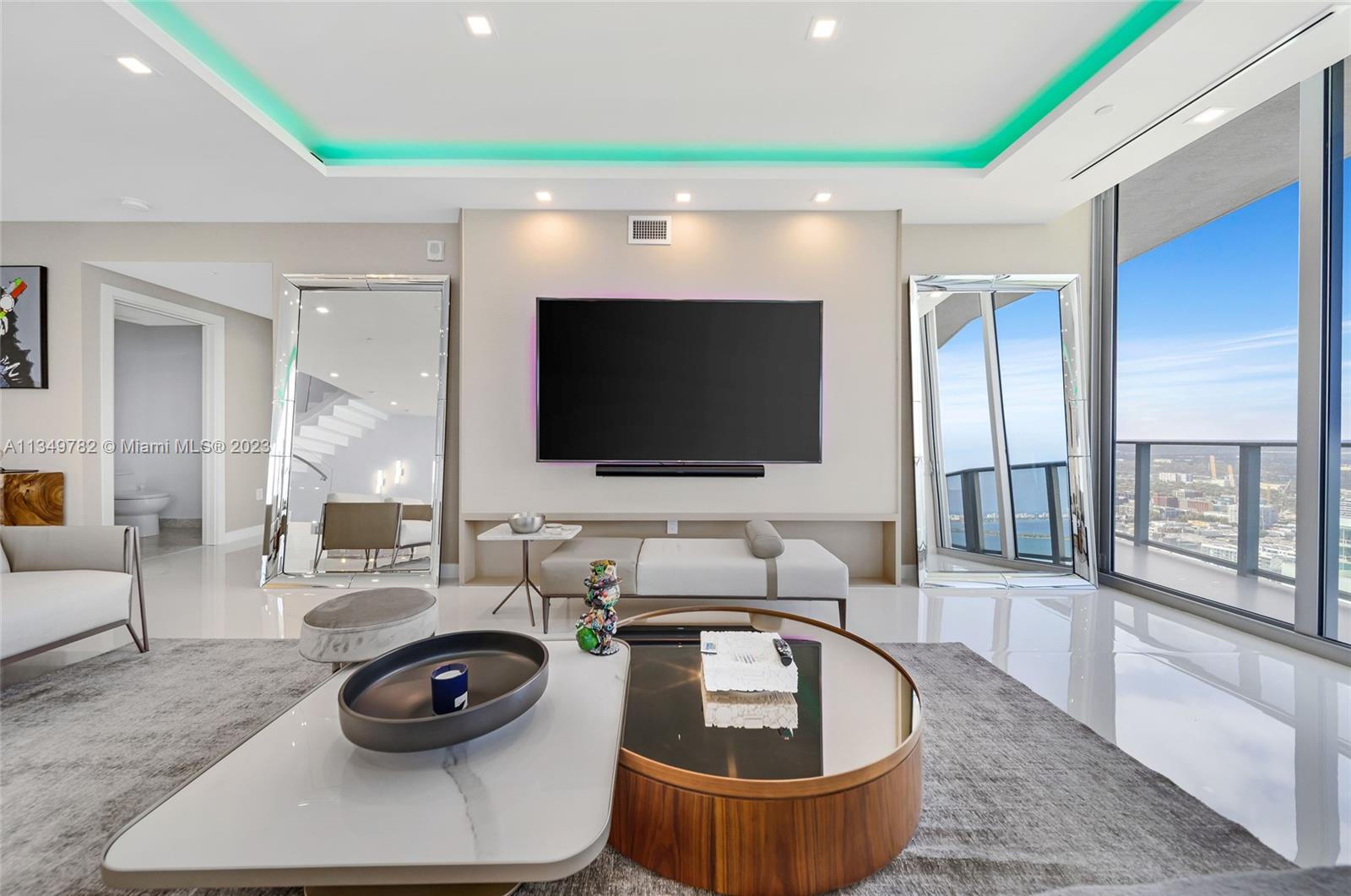 ARIA ON THE BAY - Residential