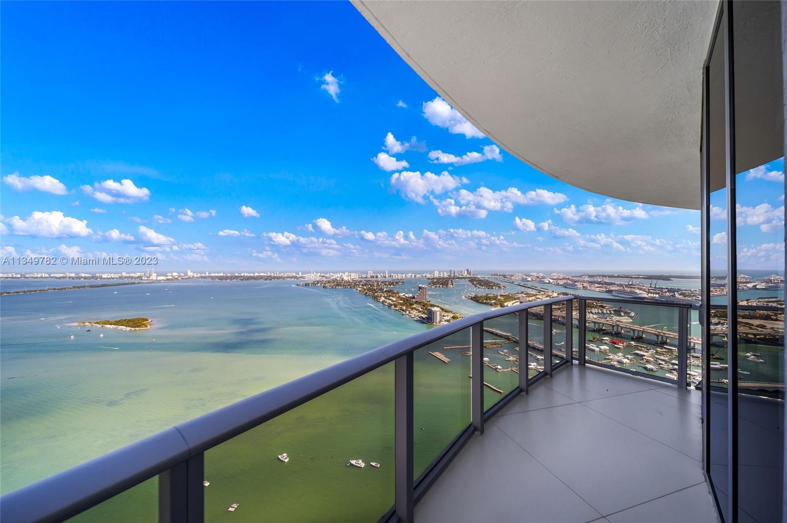 ARIA ON THE BAY - Residential