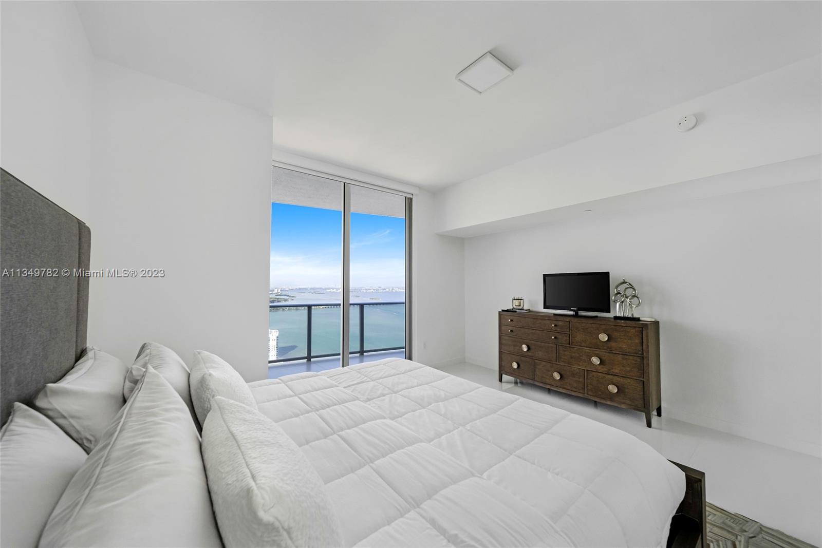 ARIA ON THE BAY - Residential