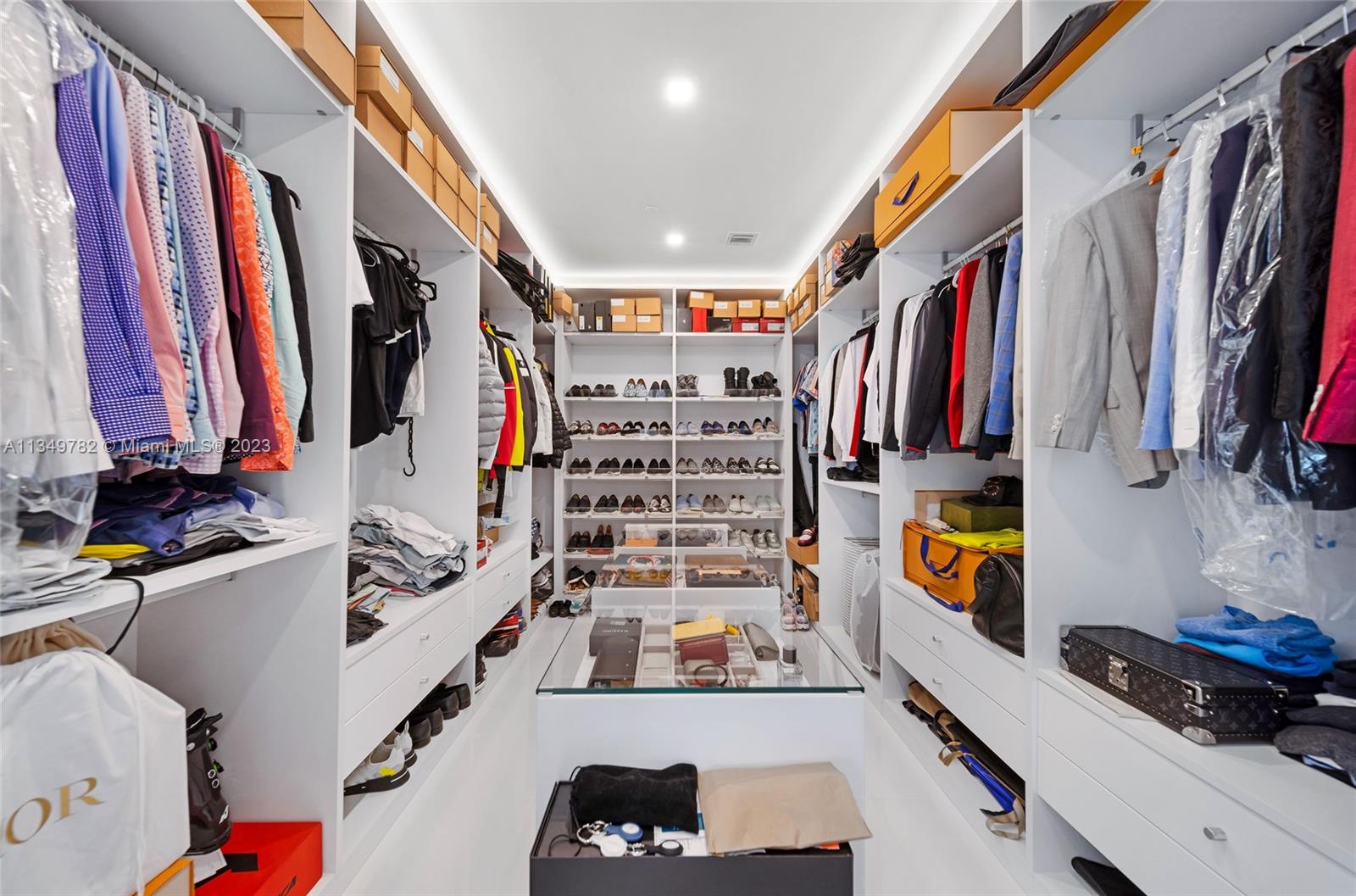 ARIA ON THE BAY - Residential