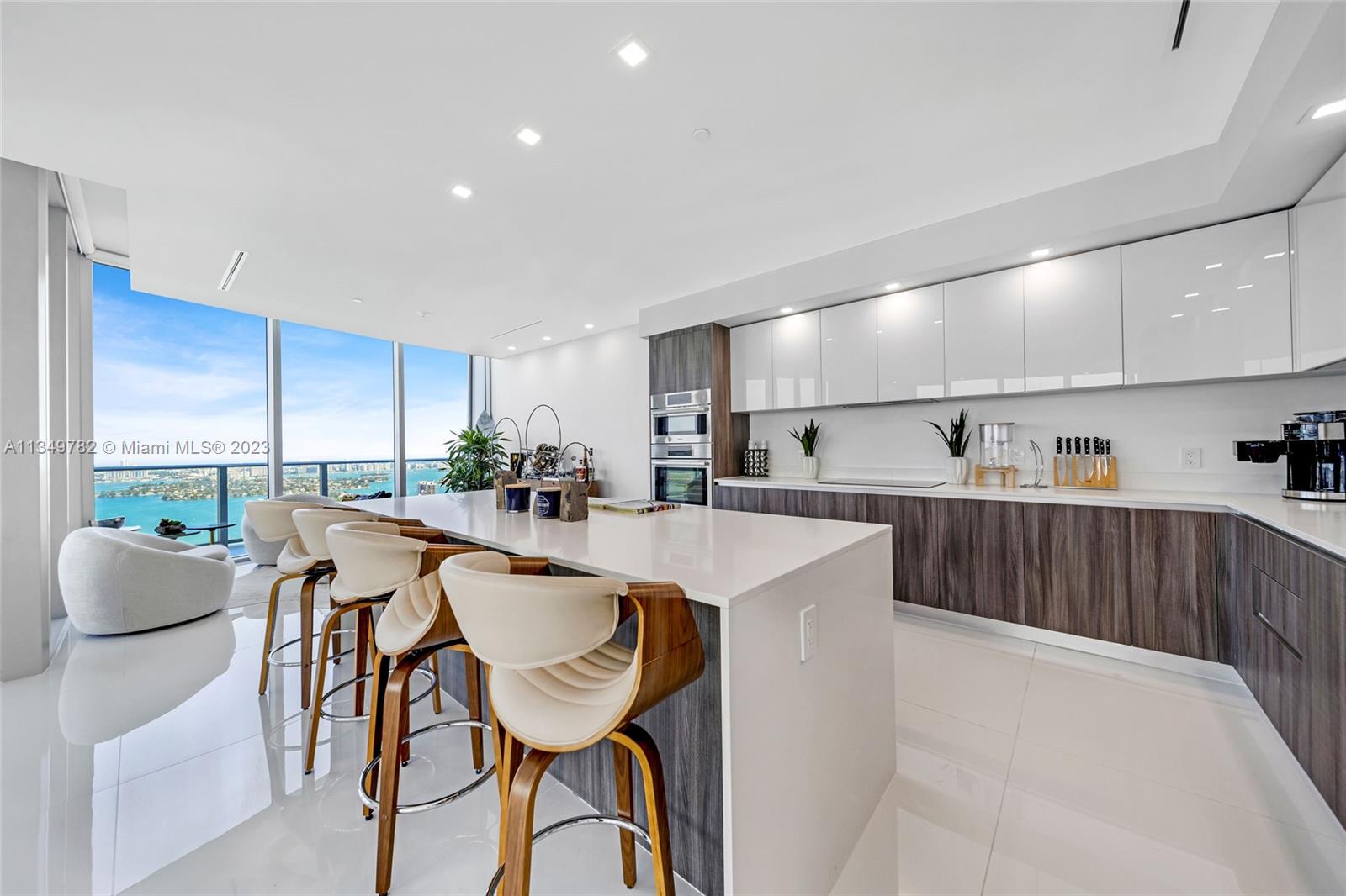 ARIA ON THE BAY - Residential