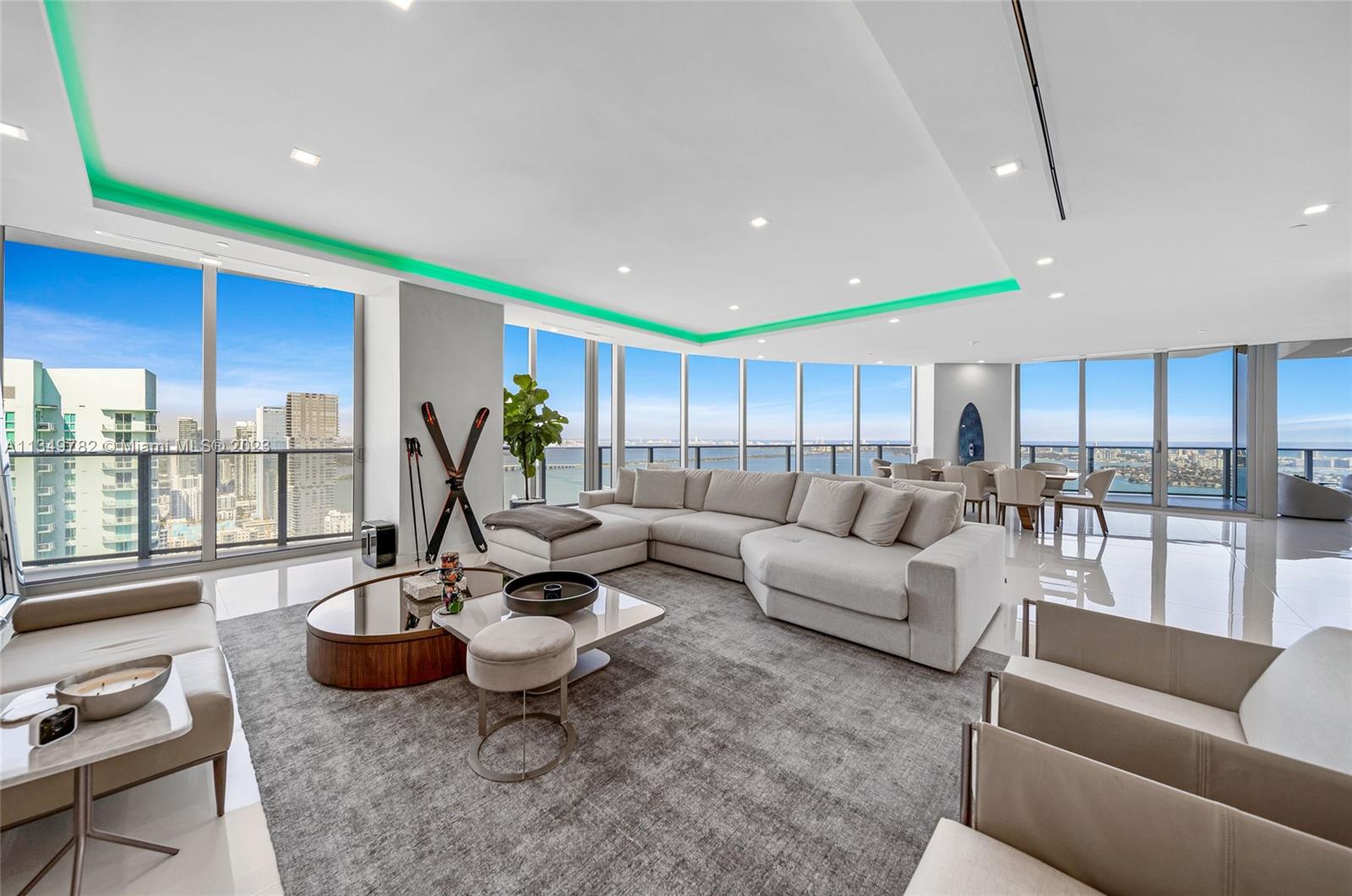 ARIA ON THE BAY - Residential