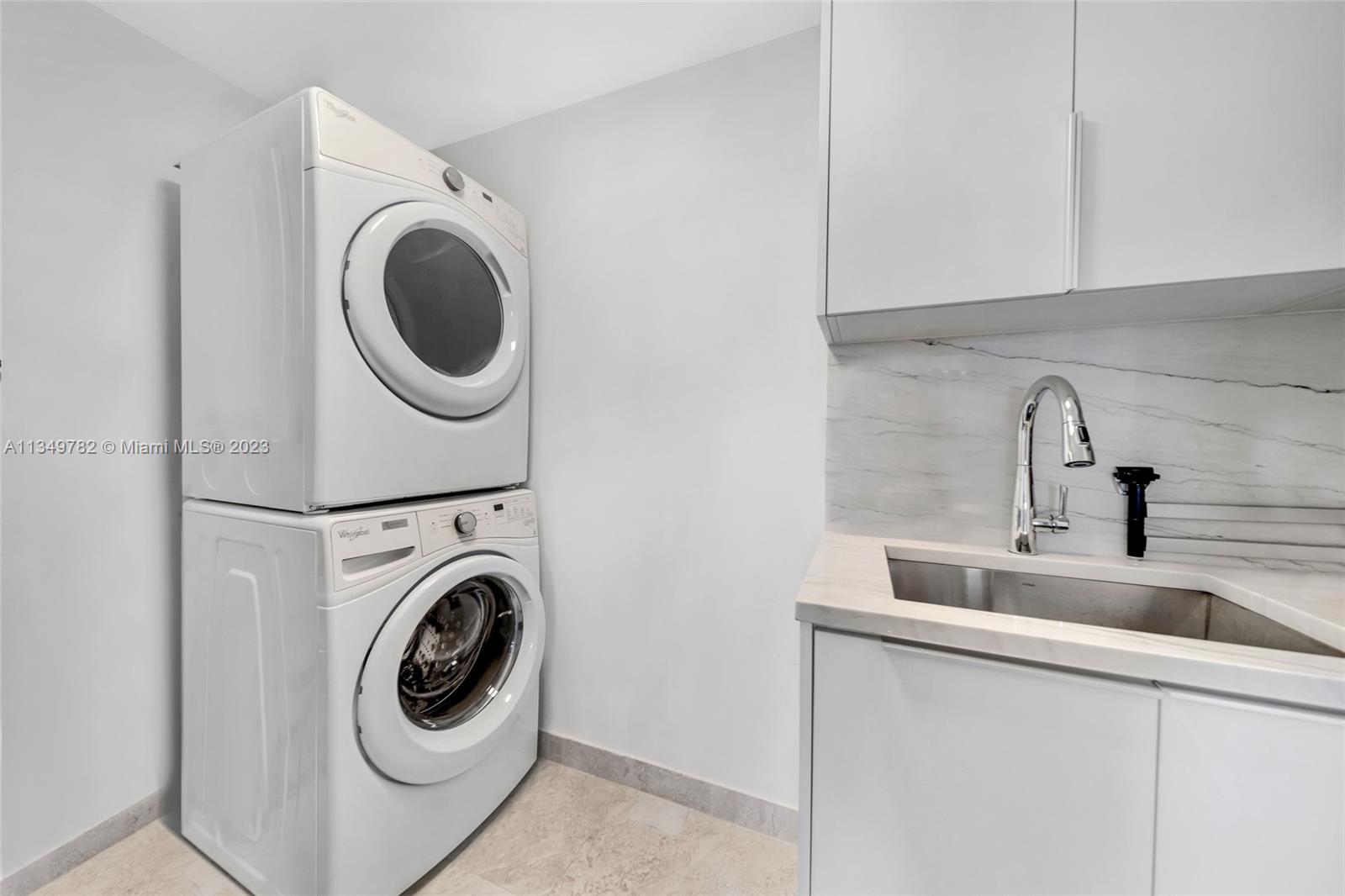 ARIA ON THE BAY - Residential