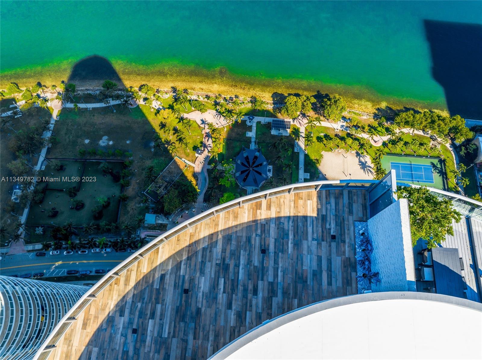 ARIA ON THE BAY - Residential