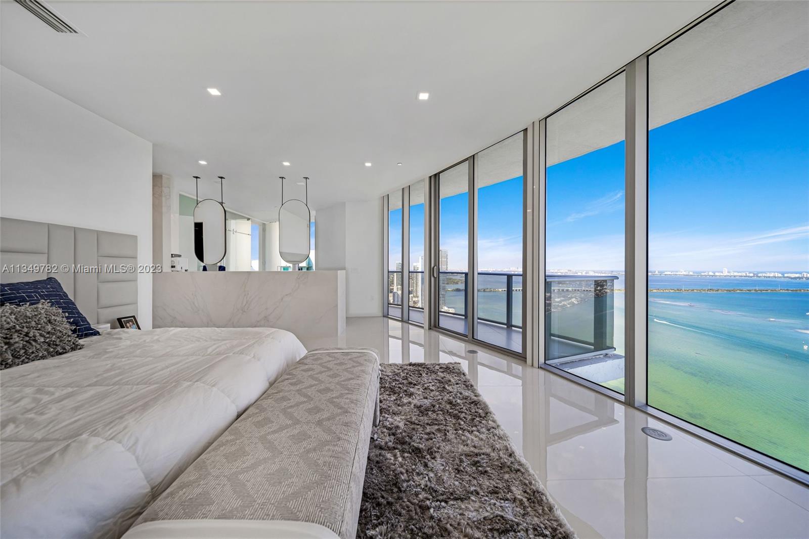 ARIA ON THE BAY - Residential