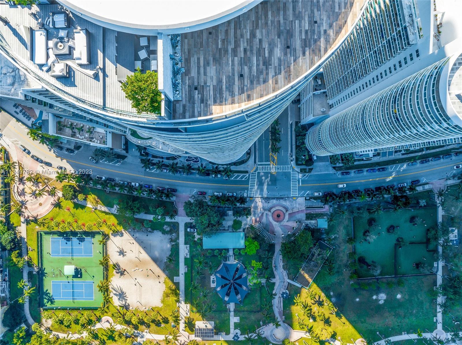 ARIA ON THE BAY - Residential