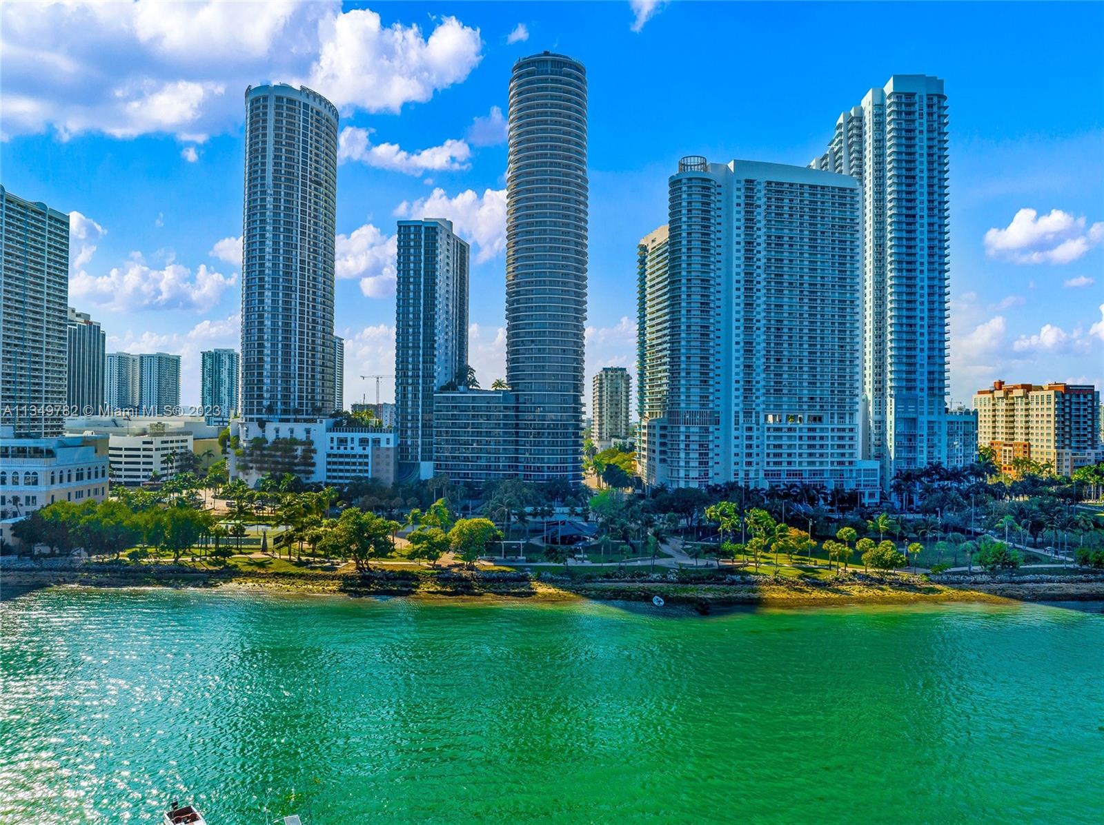 ARIA ON THE BAY - Residential