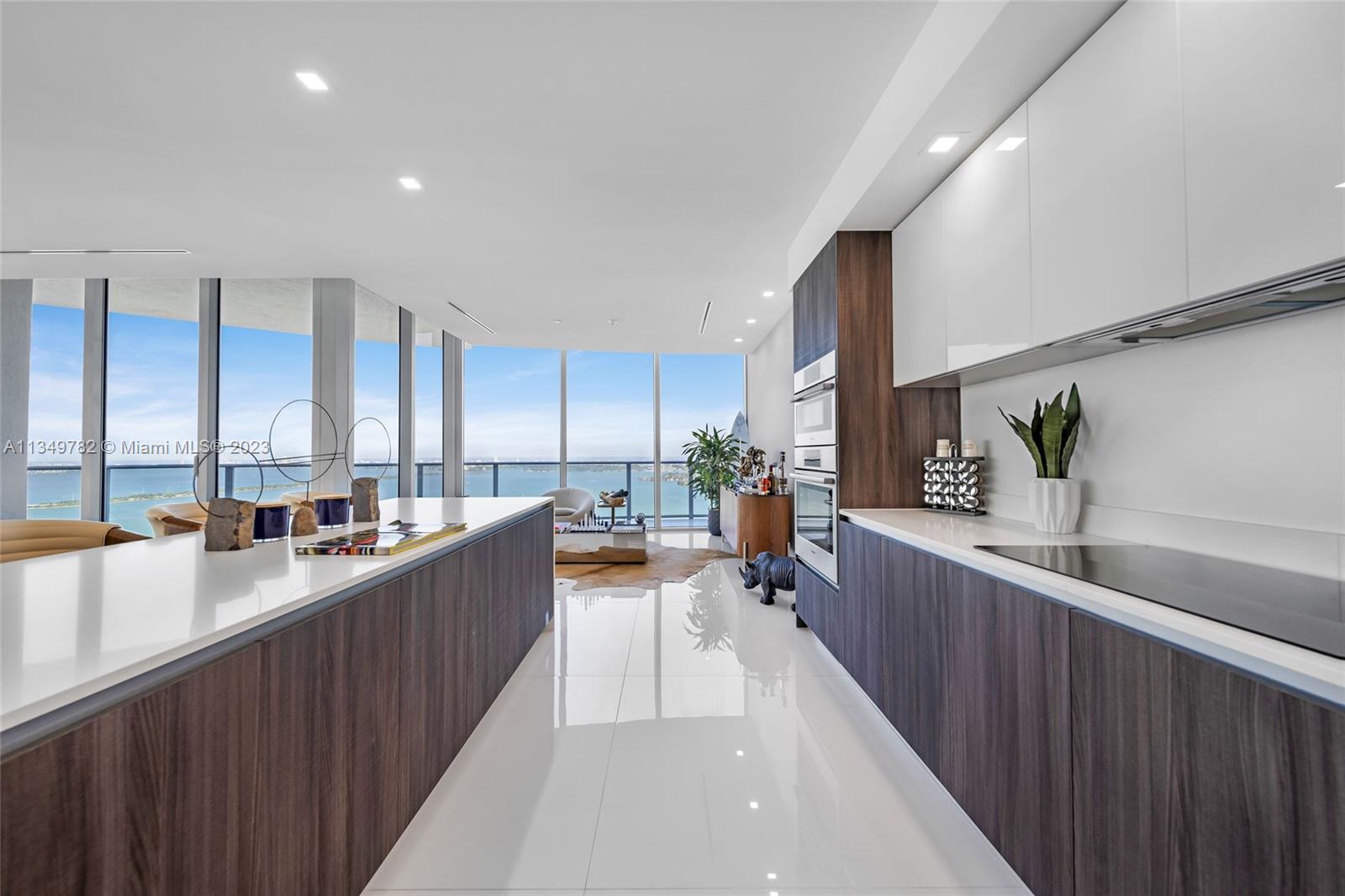ARIA ON THE BAY - Residential