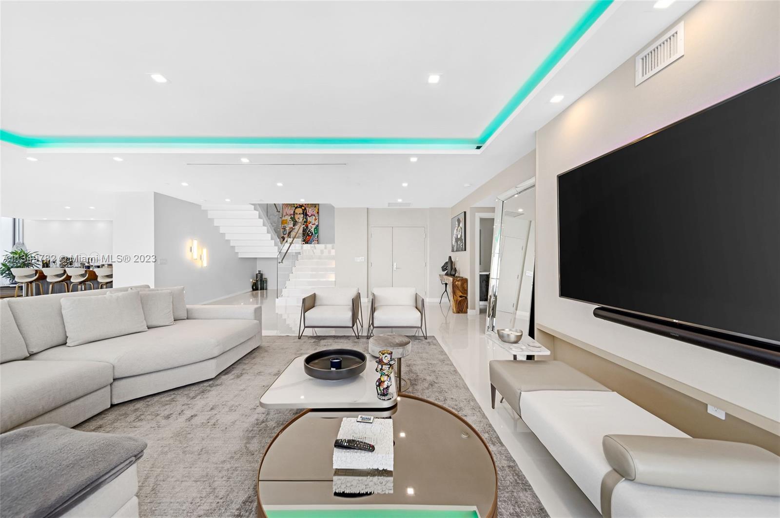 ARIA ON THE BAY - Residential