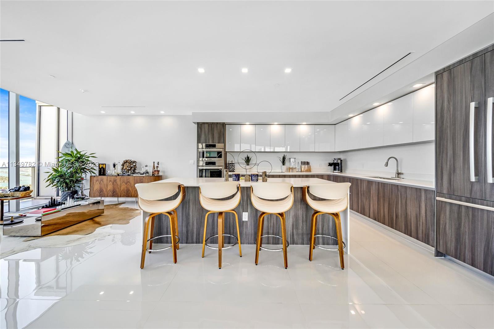 ARIA ON THE BAY - Residential