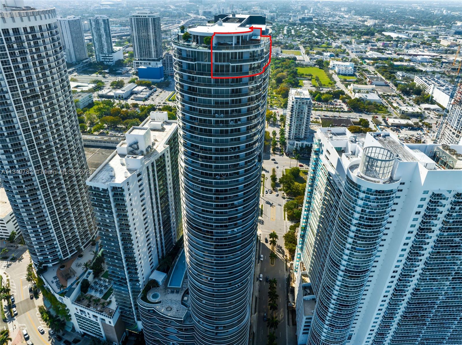 ARIA ON THE BAY - Residential