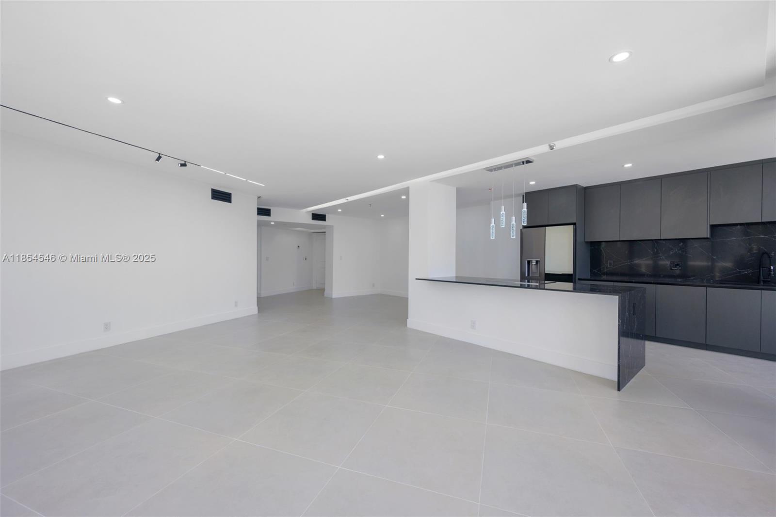 HAMPTONS WEST CONDO - Residential Lease