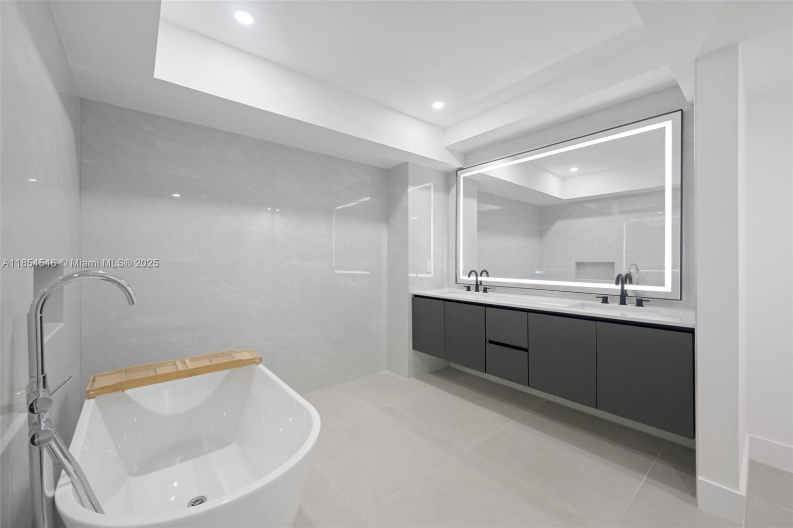 HAMPTONS WEST CONDO - Residential Lease