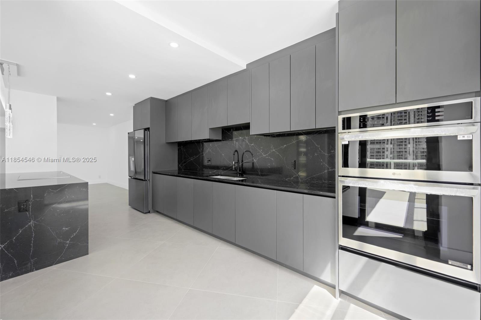 HAMPTONS WEST CONDO - Residential Lease