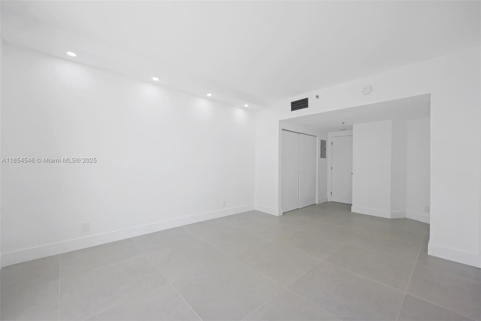 HAMPTONS WEST CONDO - Residential Lease