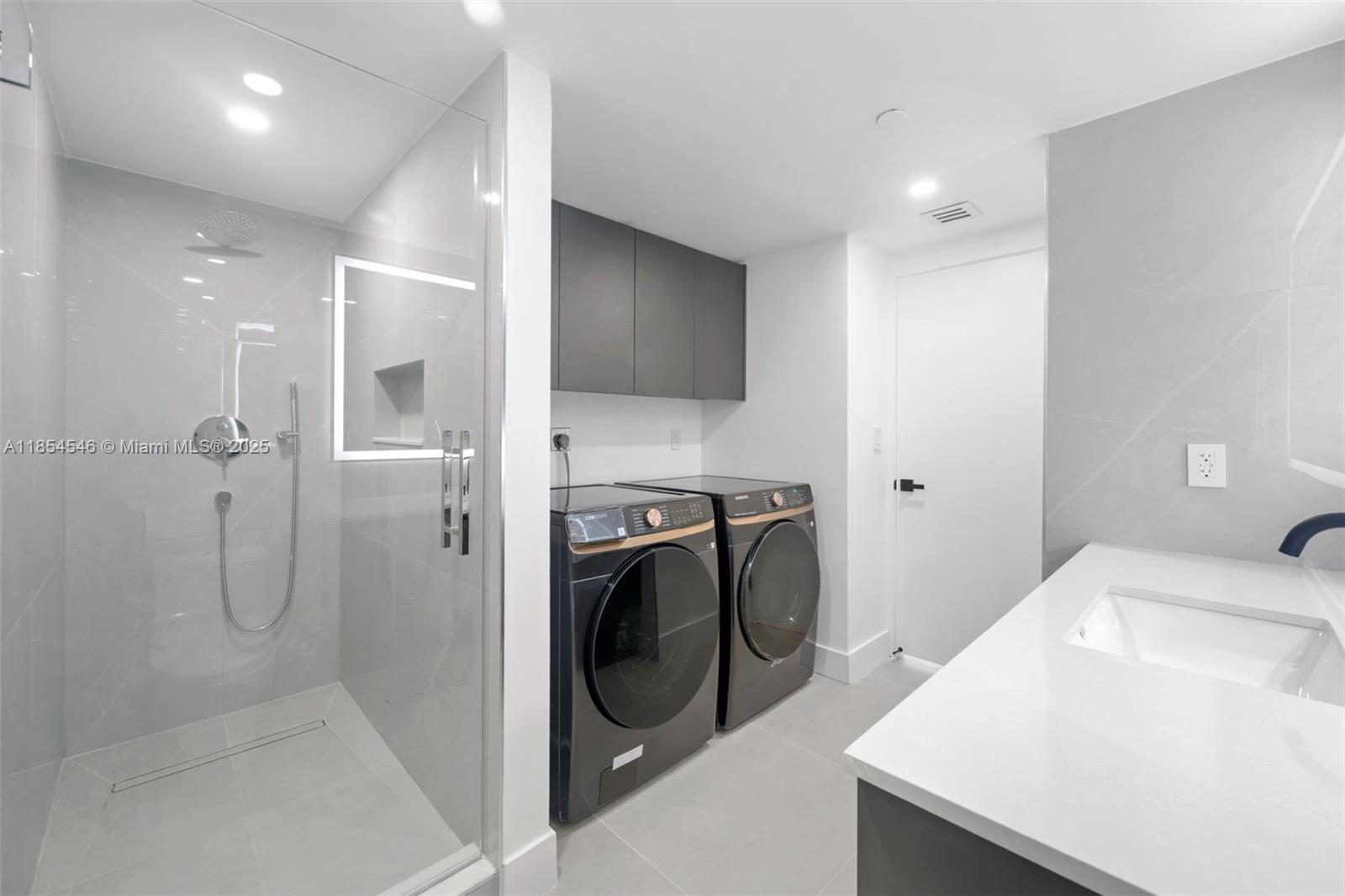 HAMPTONS WEST CONDO - Residential Lease