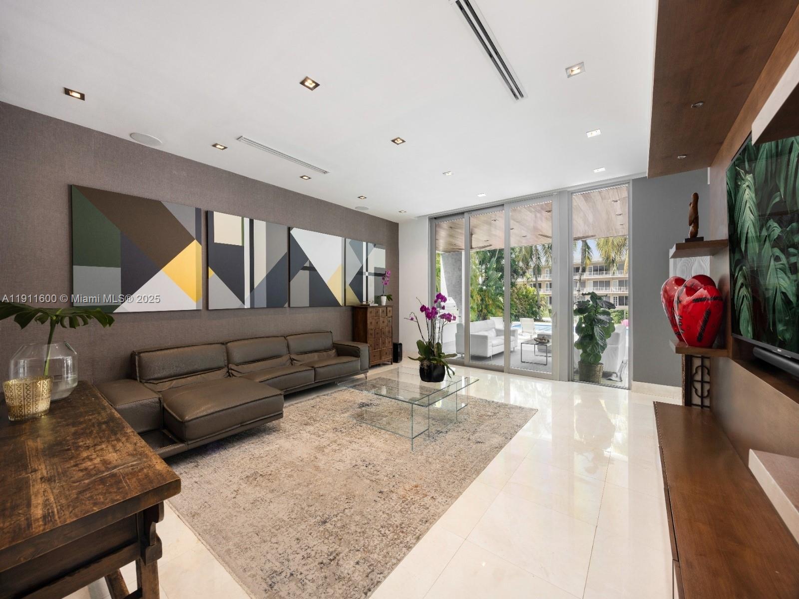 SOUTH BRICK CONDO - Residential