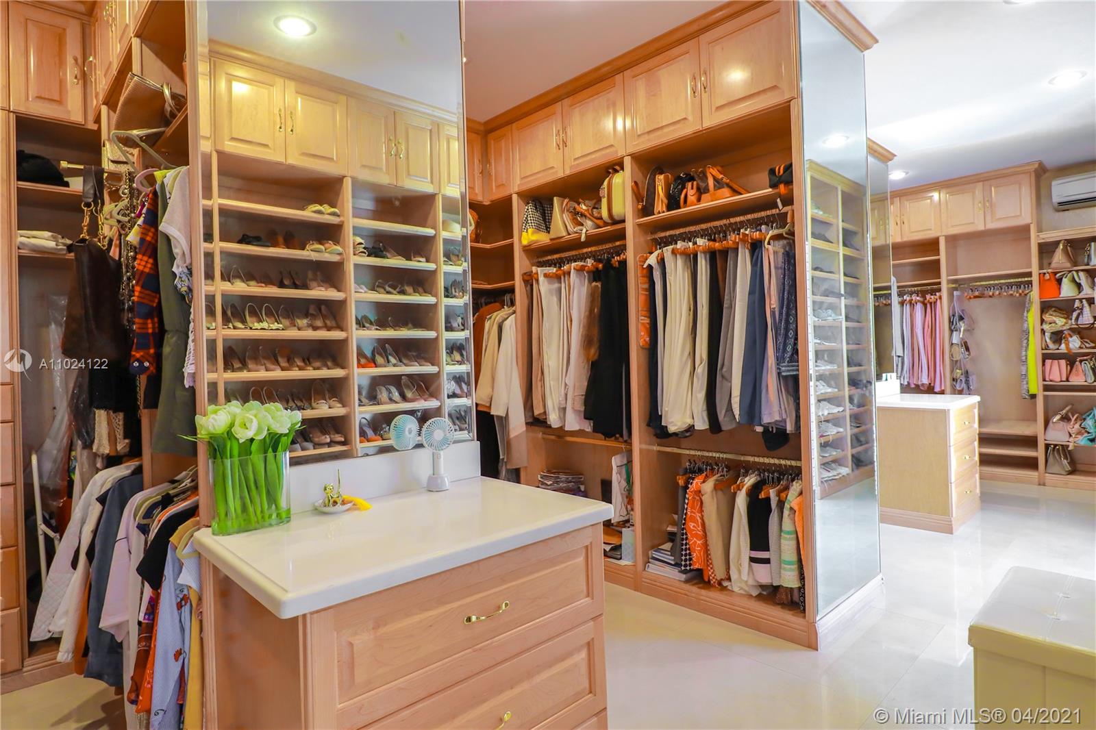 MARTIN SUBURBAN ACRES - Residential