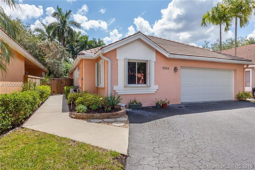 UPGRADED GEM  IN THE SOUGHT AFTER SUNSET COVE DEVELOPMENT. THIS BEAUTY IS LOCATED NEAR THE COMMUNITY POOL AND FEATURES AN AWESOME EAT-IN  KITCHEN  FULLY UPGRADED WITH WOODEN CABINETS, GRANITE COUNTERS AND STAINLESS STEEL APPLIANCES. THE FLOORS ARE WOOD IN THE PUBLIC AREAS AND MASTER BEDROOM, CARPET AND CERAMIC TILE.
SELLER WILL REPLACE THE ROOF PRIOR TO CLOSING.