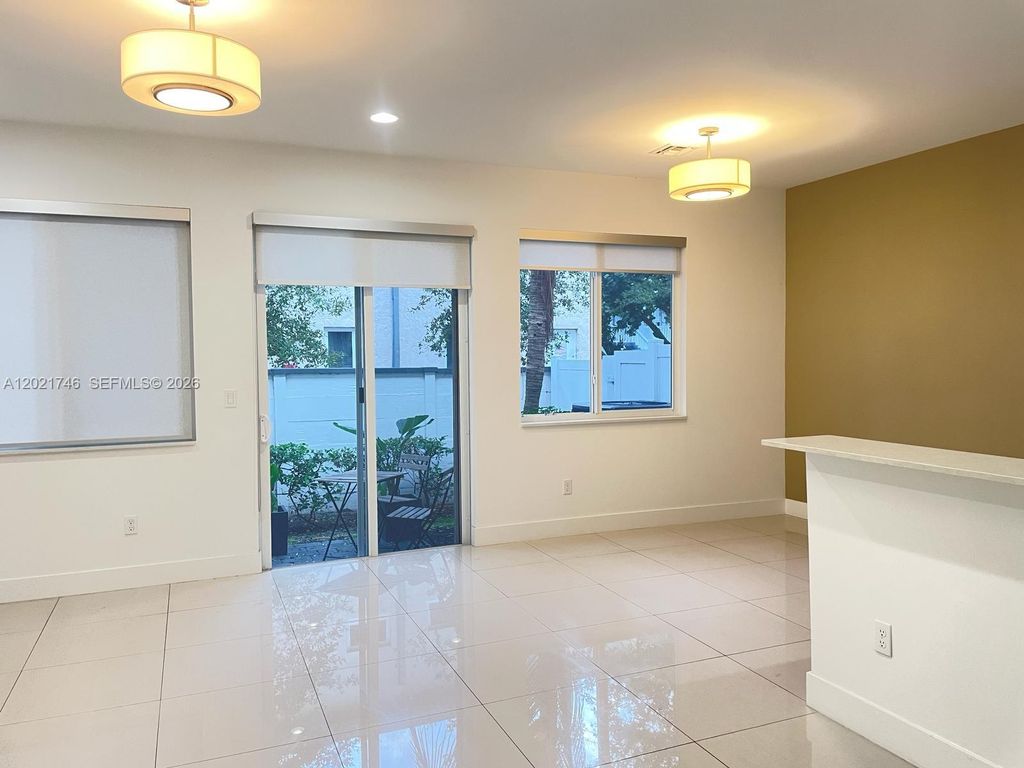 Photo of 170 SE 7th Way #170, Pompano Beach, FL 33060 (MLS # A12021746)