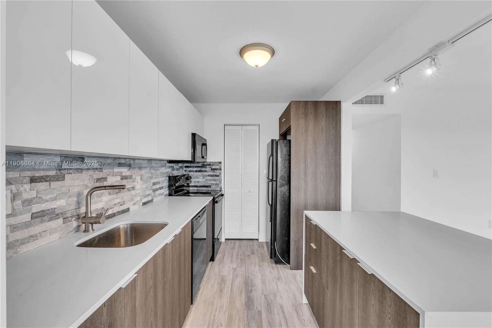 MANORS OF INVERRARY XII - Residential Lease