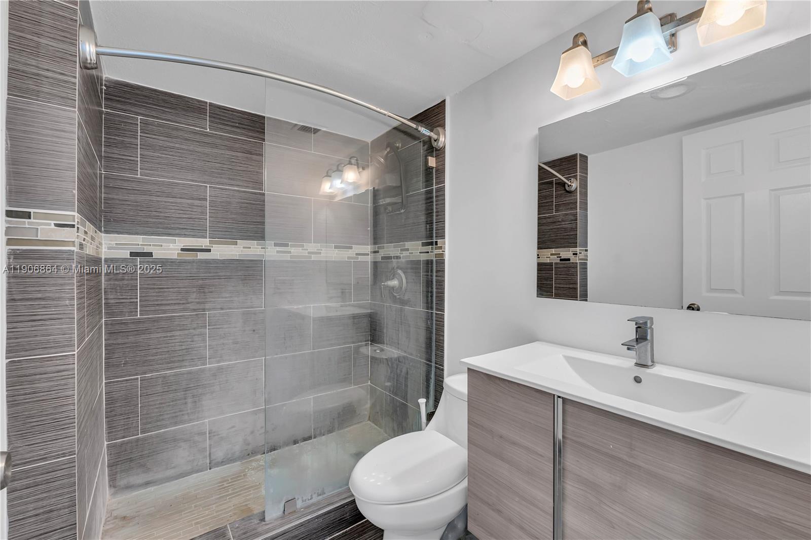 MANORS OF INVERRARY XII - Residential Lease