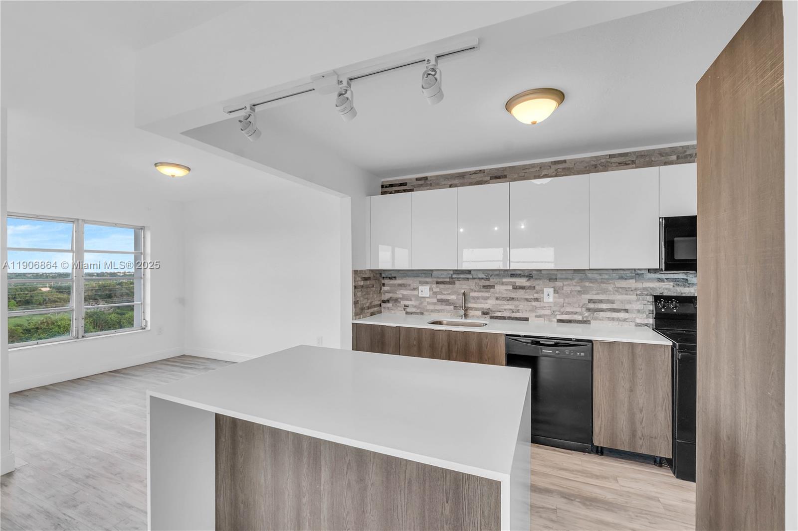 MANORS OF INVERRARY XII - Residential Lease