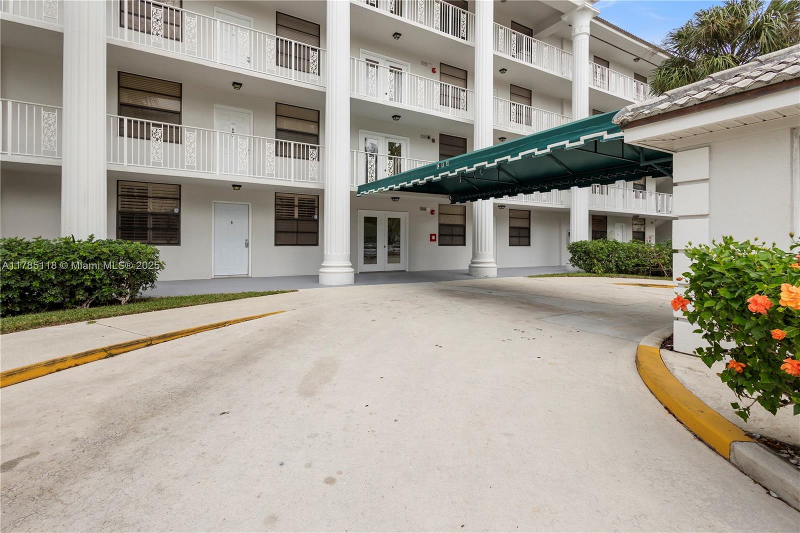 WHITEHALL CONDO OF THE LA - Residential