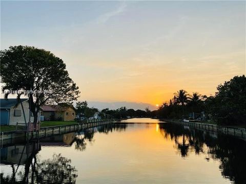 6900 NW 78th St Tamarac FL 33321