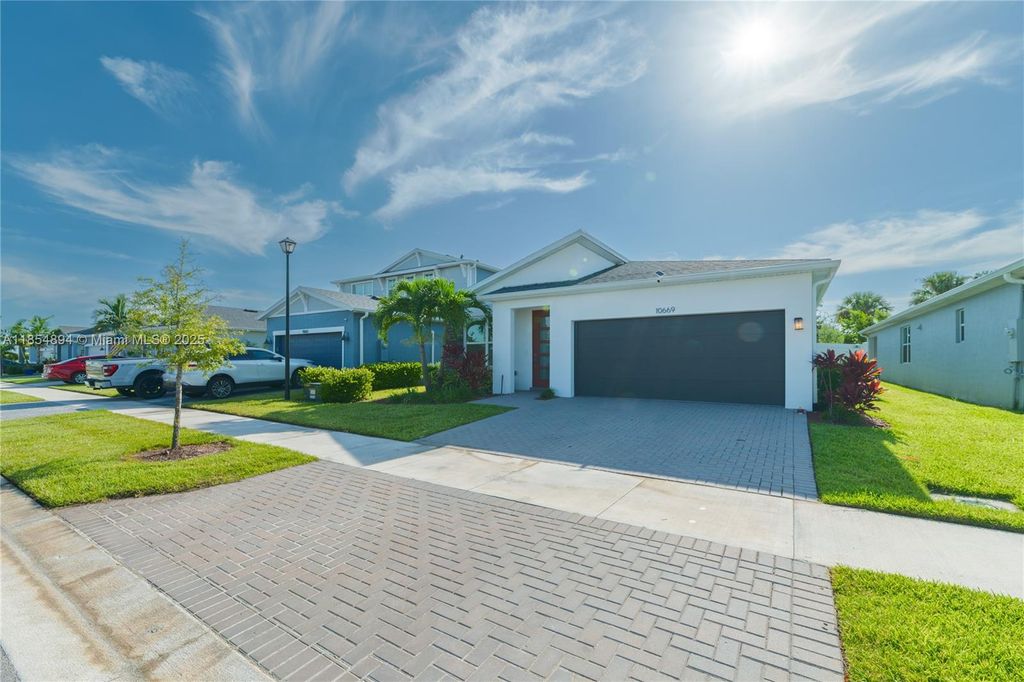 Photo of 10669 SW Gloriana St, Port St Lucie, FL 34987 (MLS # A11854894)