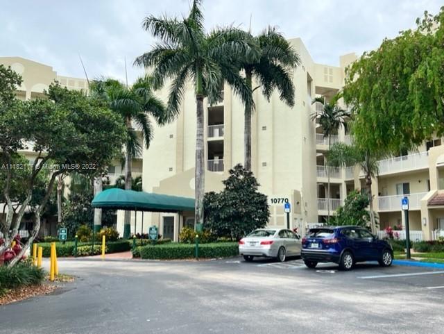 NICE APARTMENT IN CONDO CAPTIVA DORAL ISLES, 3 BEDS AND 2 BATHS, WASHER AND DRYER INSIDE THE UNIT, WALK IN CLOSET, SCREENED BALCONY, LOVELY LAKE VIEW. IN GATED COMMUNITY RESORT STYLE AMENITIES CLUBHOUSE WITH 3 POOLS, TENNIS COURT, SAUNA, GYM AND SOCCER FIELD.