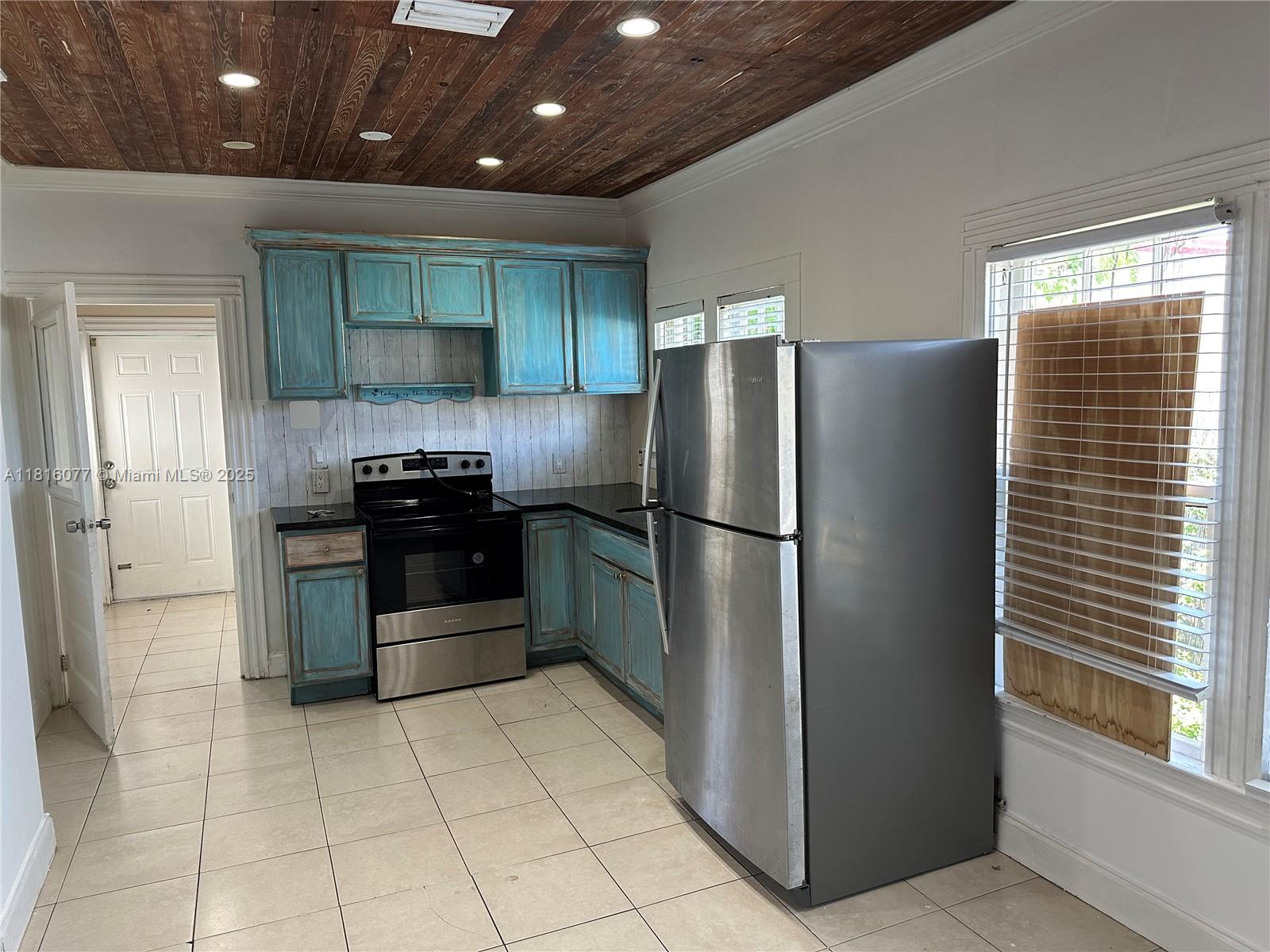 Rental Property at 213 Ne 2nd Ave, Dania Beach, Miami-Dade County, Florida - Bedrooms: 4 
Bathrooms: 2  - $3,200 MO.