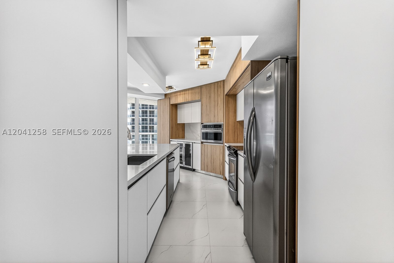 16445 Collins Ave 922