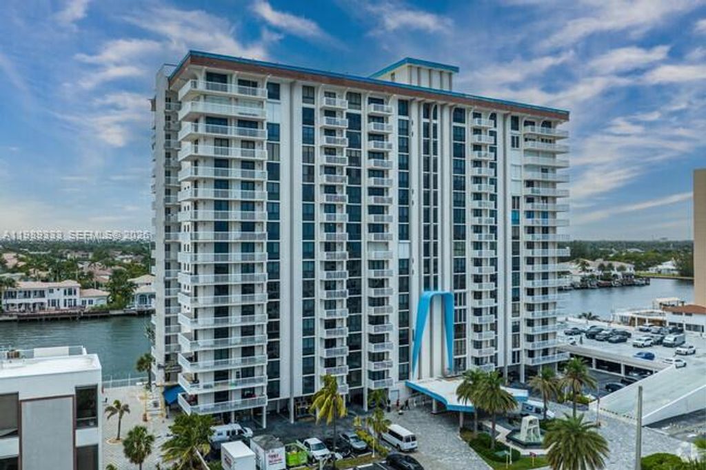 Photo of 1500 S Ocean Dr #4K, Hollywood, FL 33019 (MLS # A11989333)