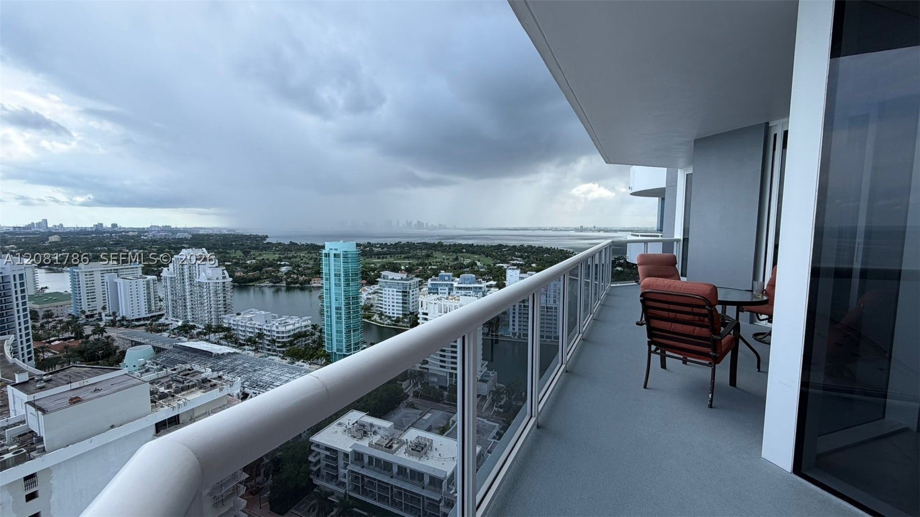 6301 Collins Ave LPH4