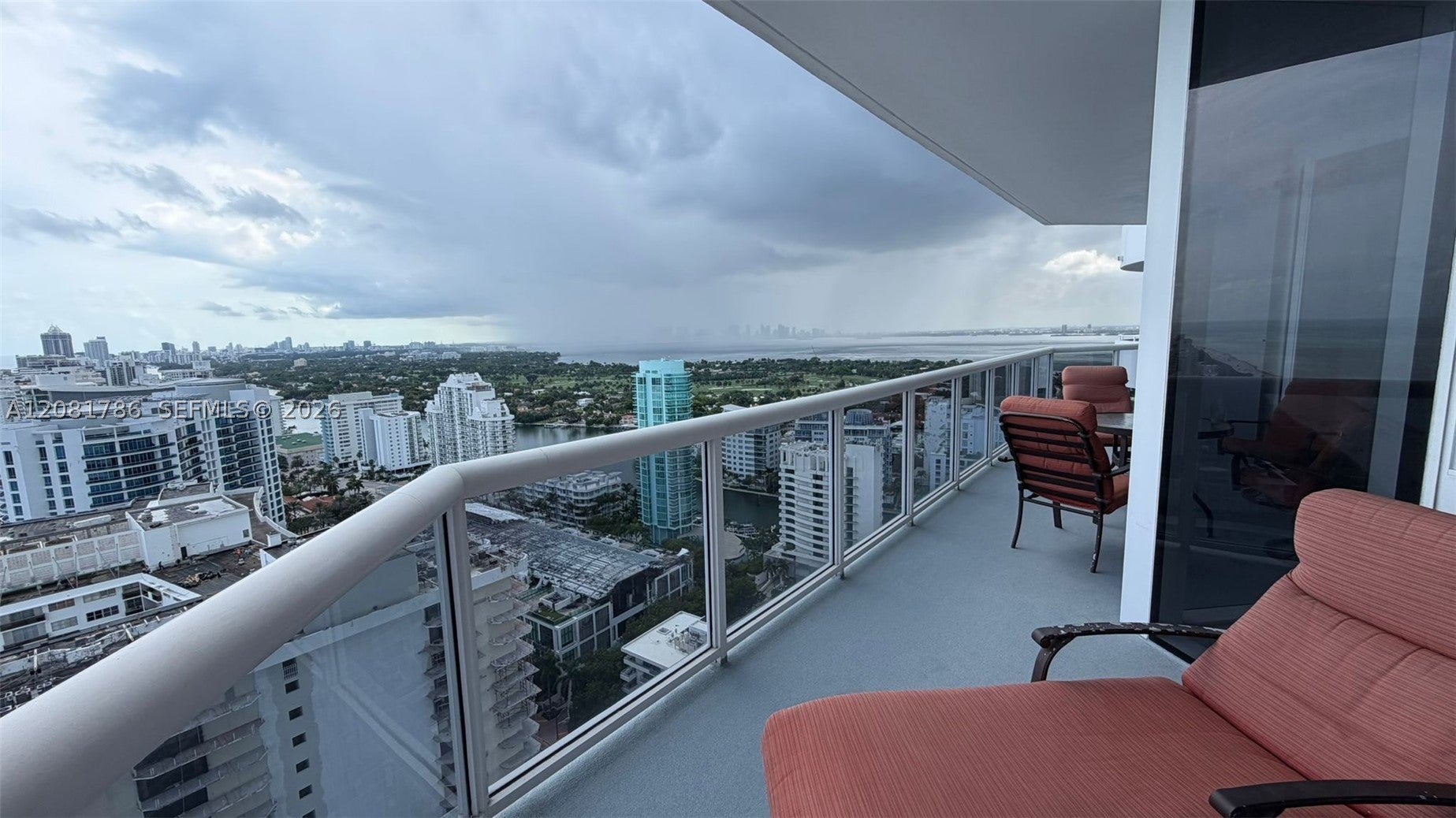 6301 Collins Ave LPH4