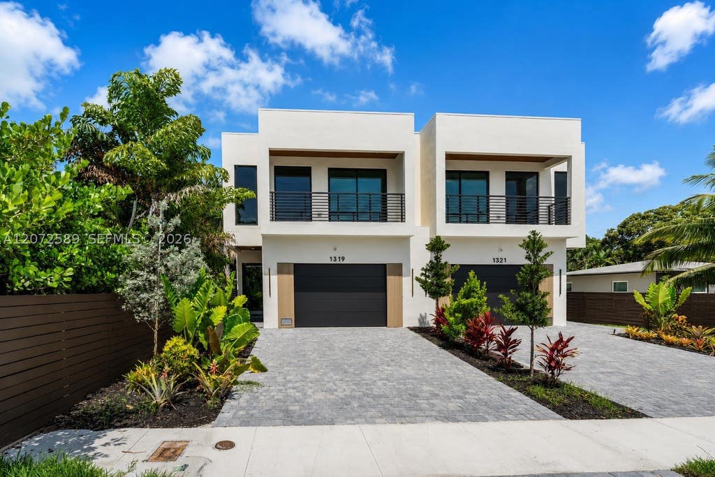 Photo of 1319 NE 13th Ave #1319, Fort Lauderdale, FL 33304 (MLS # A12072589)
